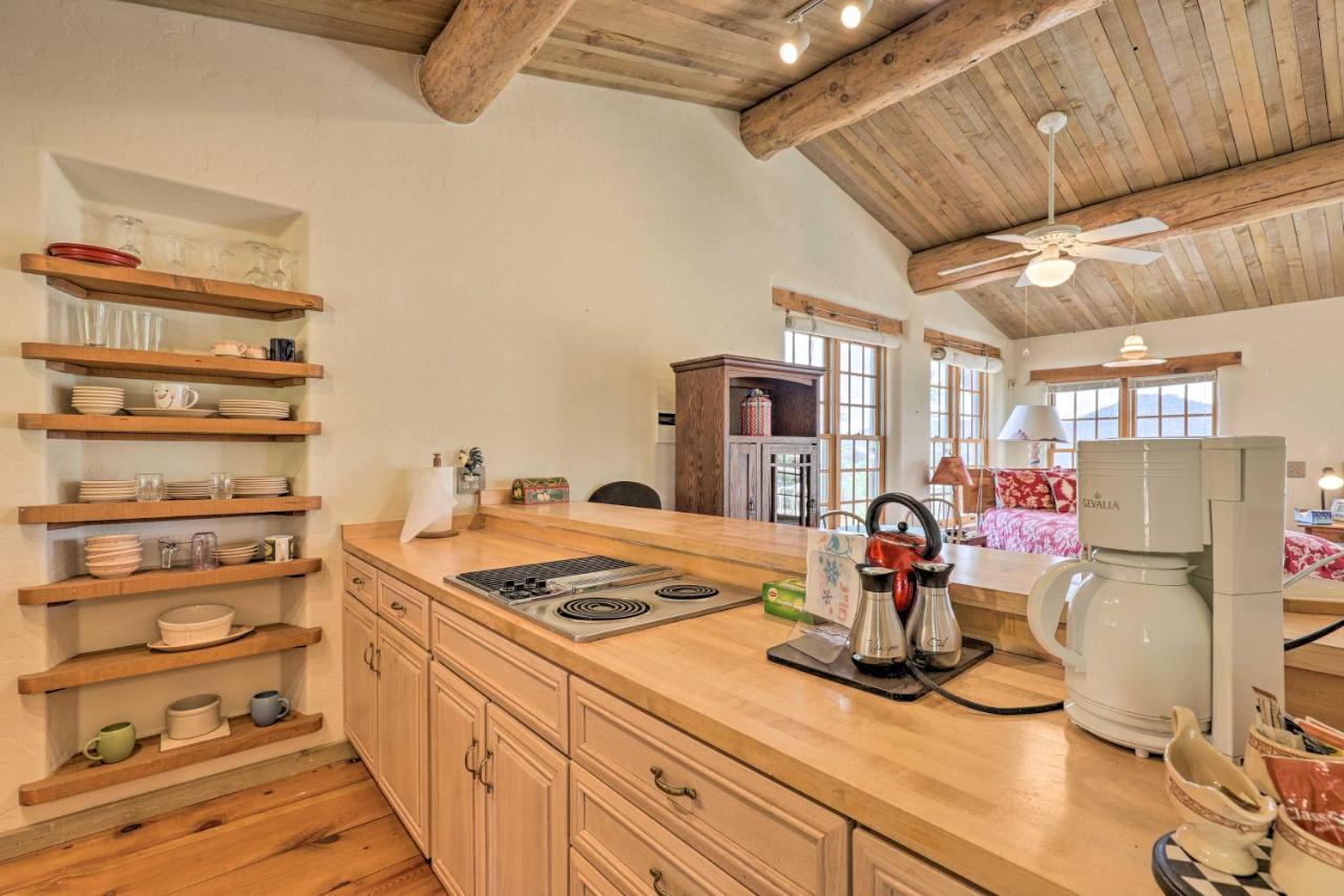 Bright Prescott Studio With Thumb Butte Views! Bagian luar foto