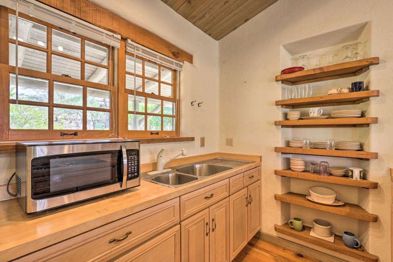 Bright Prescott Studio With Thumb Butte Views! Bagian luar foto