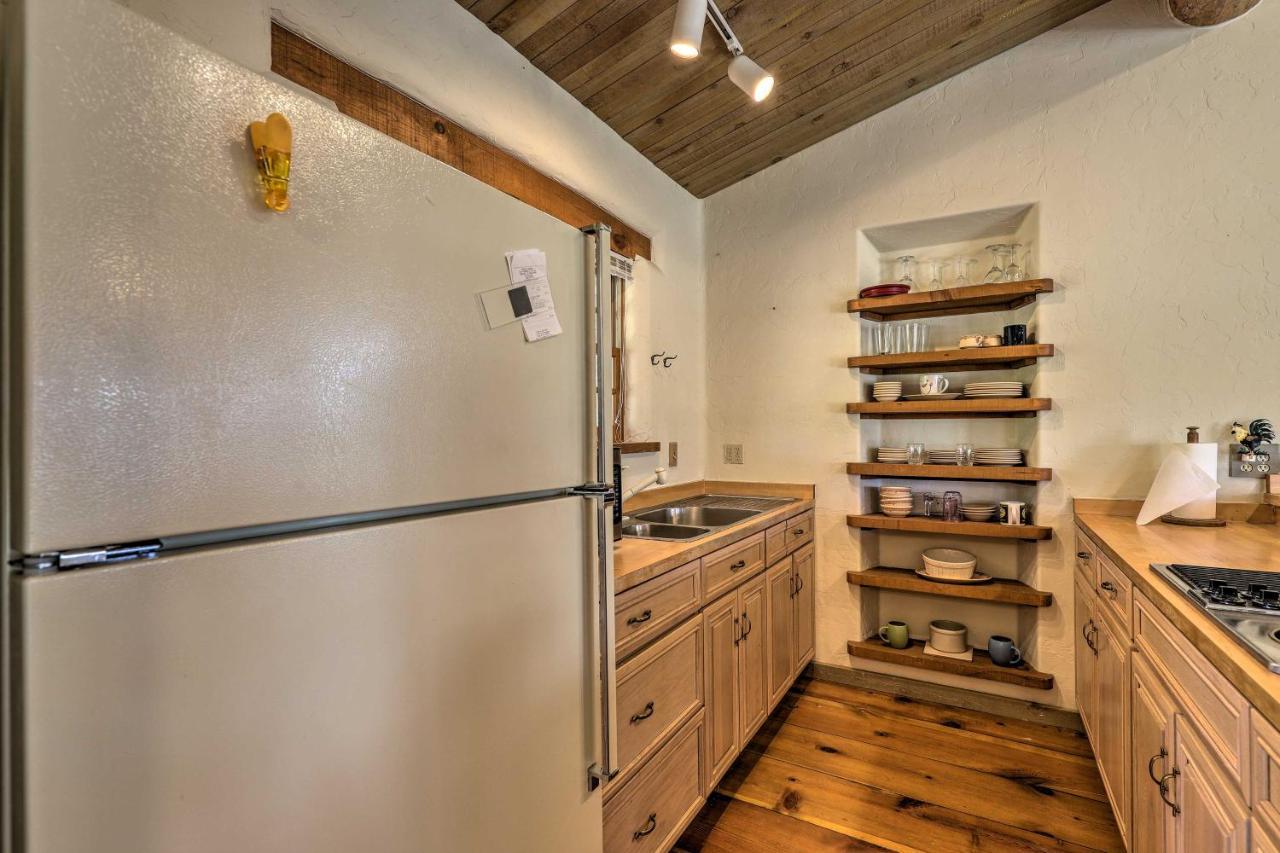Bright Prescott Studio With Thumb Butte Views! Bagian luar foto